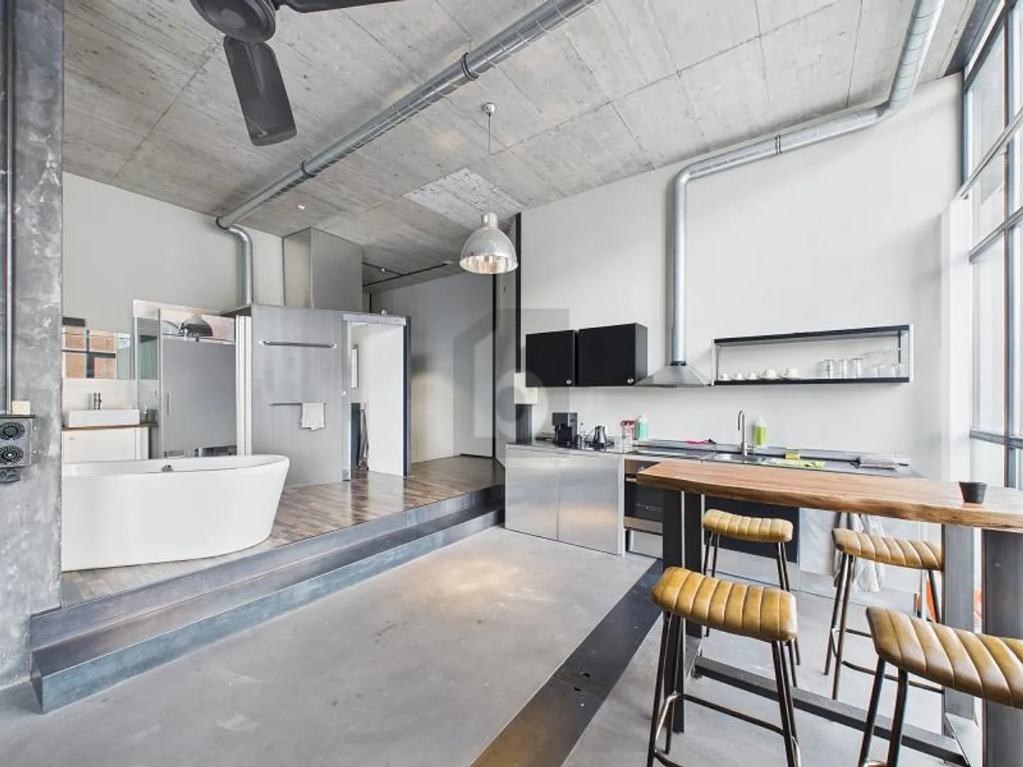 EINZIGARTIGES DESIGN FÜR KREATIVE ARBEITSUMGEBUNG - Photo 1 of 5