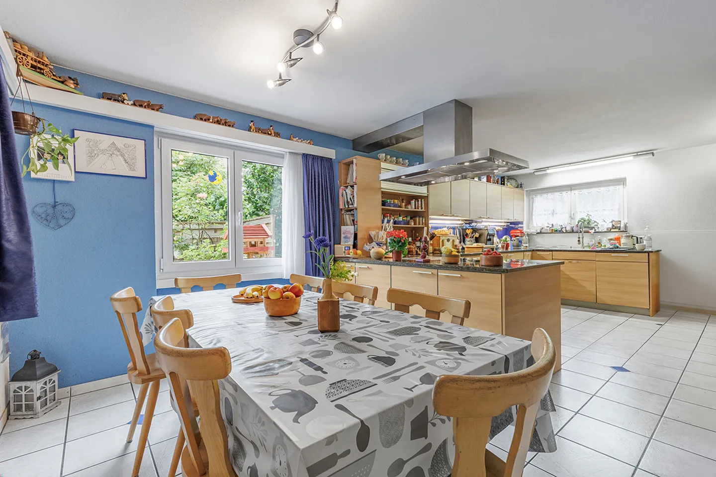 Attractive Corner House in Family-Friendly Environment - Photo 4 of 10