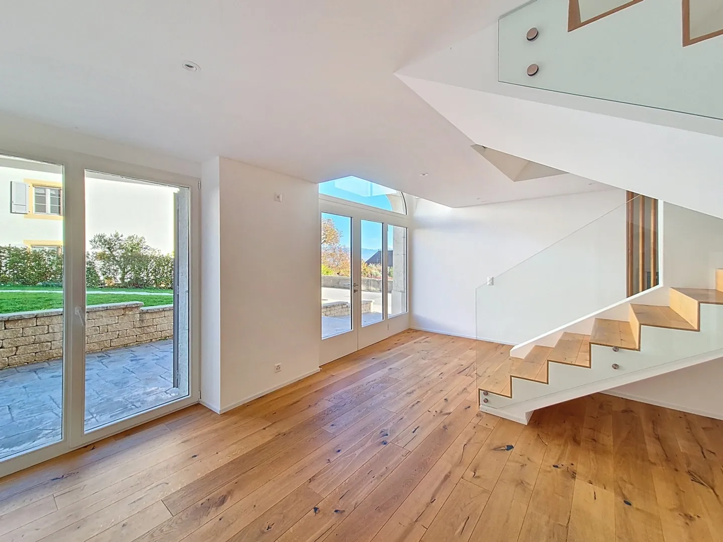 Three and a Half Room Triplex with Beautiful Garden - Photo 11 of 13