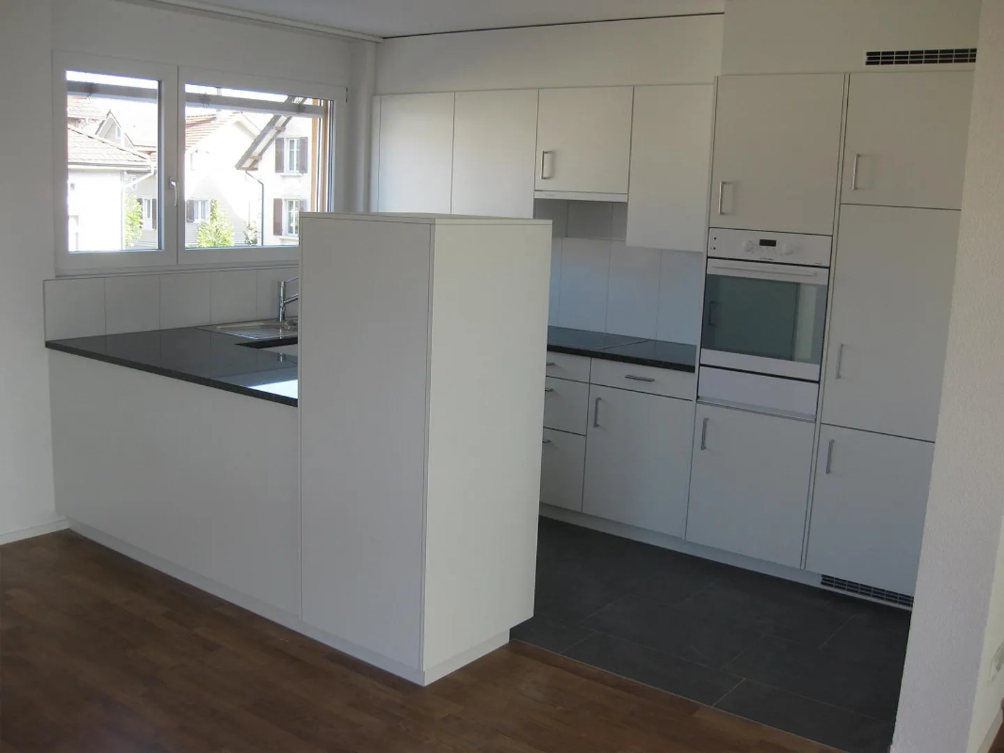 Sunny 3.5-room apartment - Photo 3 of 4