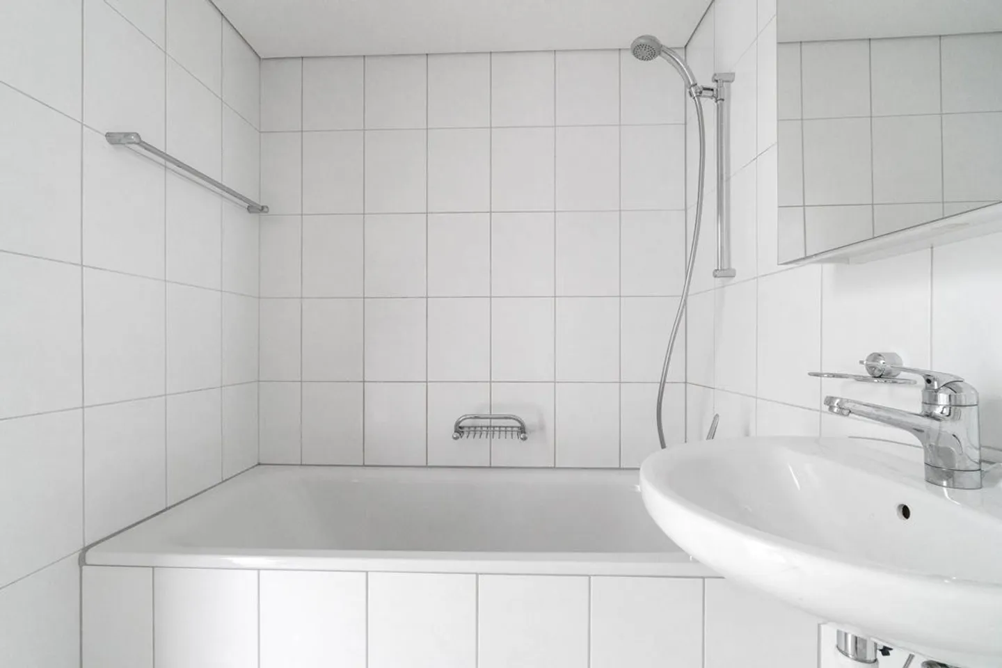 Appartamento spazioso con stanze luminose - Foto 5 di 9