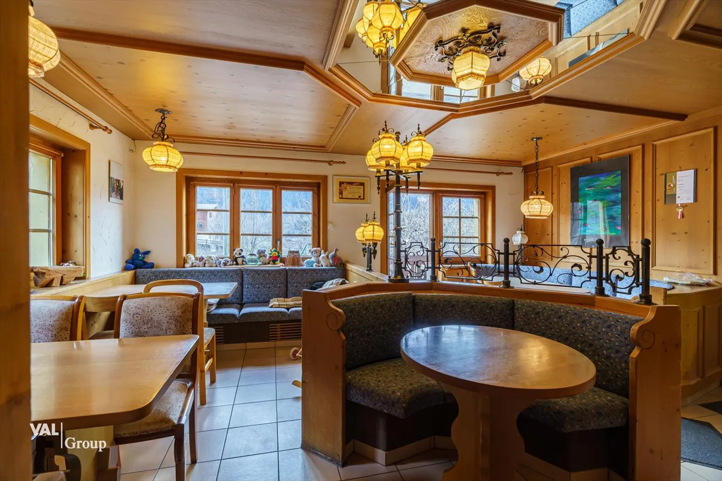 Maison multifamiliale attrayante avec appartement, gastronomie et possibilités de location de chambres - Photo 9 sur 13