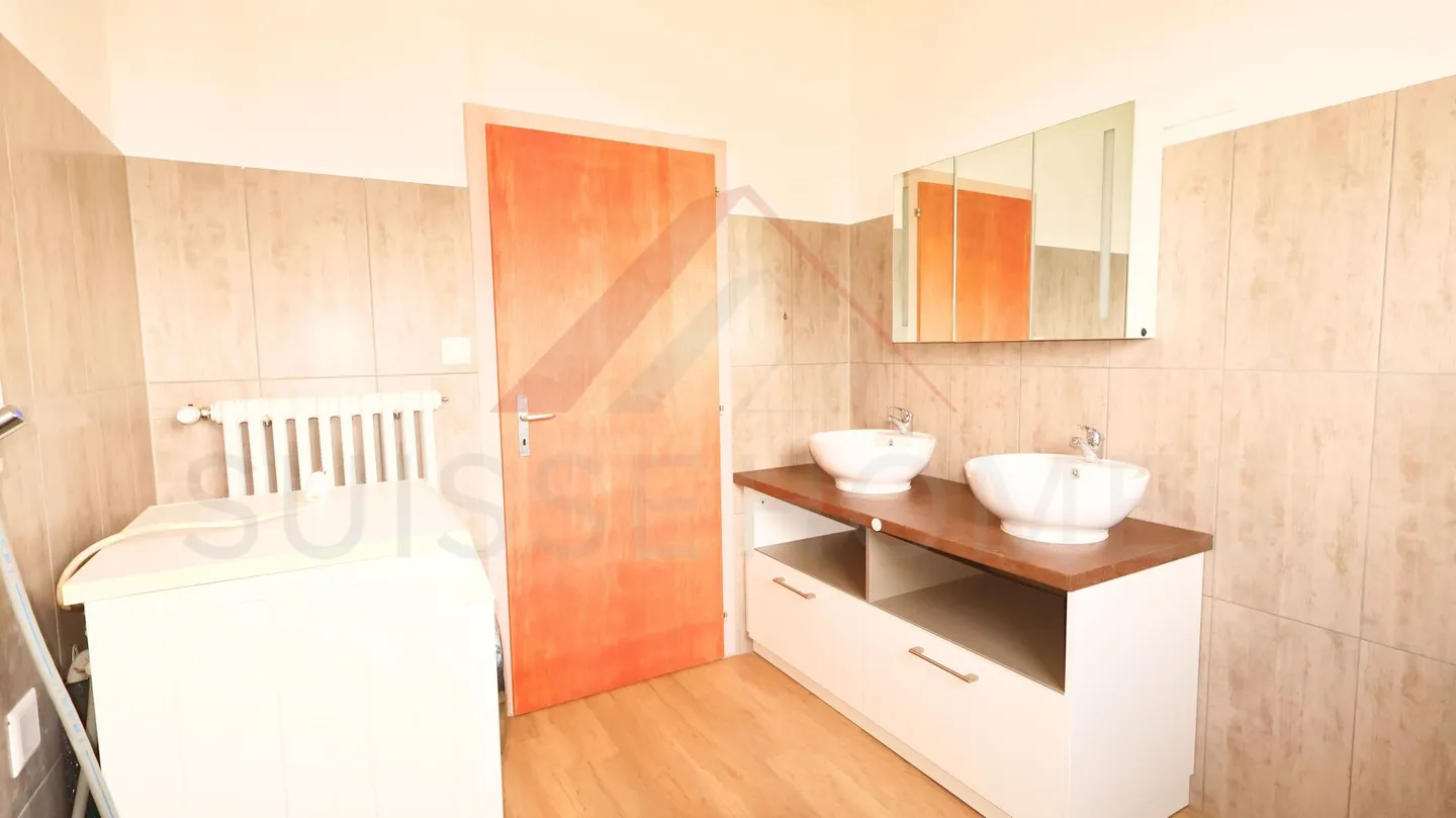 Außergewöhnliche Villa mit 272 m² Wohnfläche, großem Grundstück und Panoramablick - in d - Foto 12 von 15