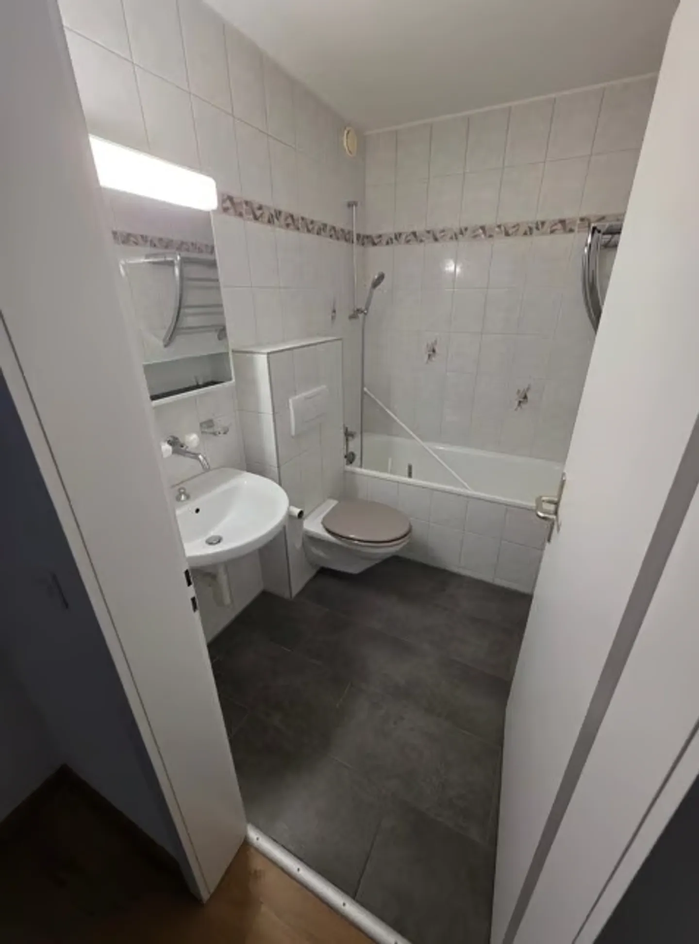 Appartement lumineux de 4 pièces avec coin jardin ensoleillé à Belp - disponible à partir de juillet 2026 - Photo 3 sur 11