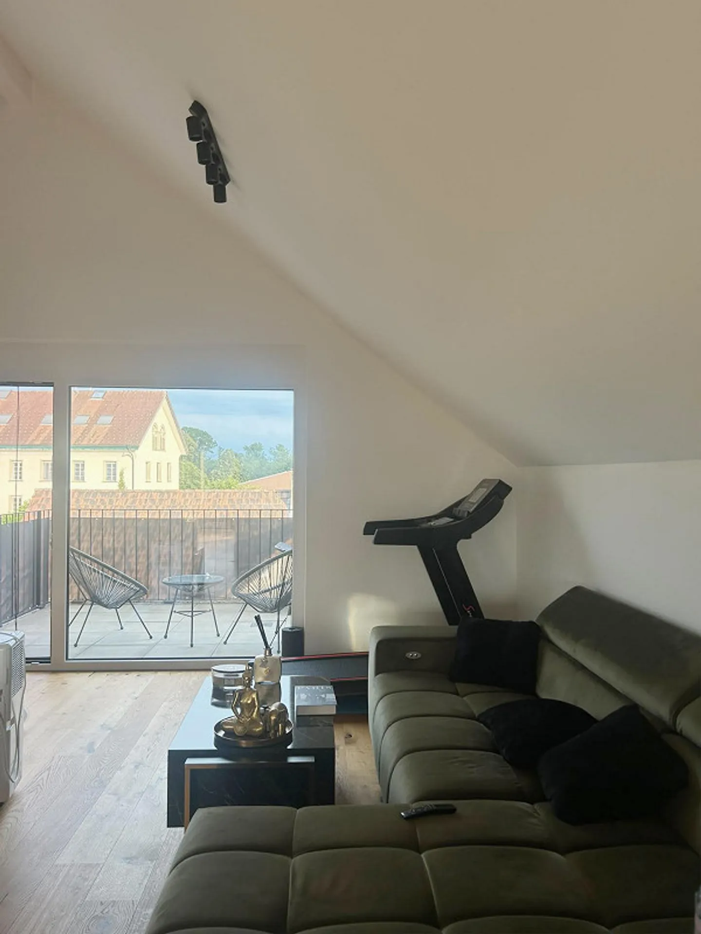 Appartamento duplex elegante con 2 terrazze - Foto 4 di 12