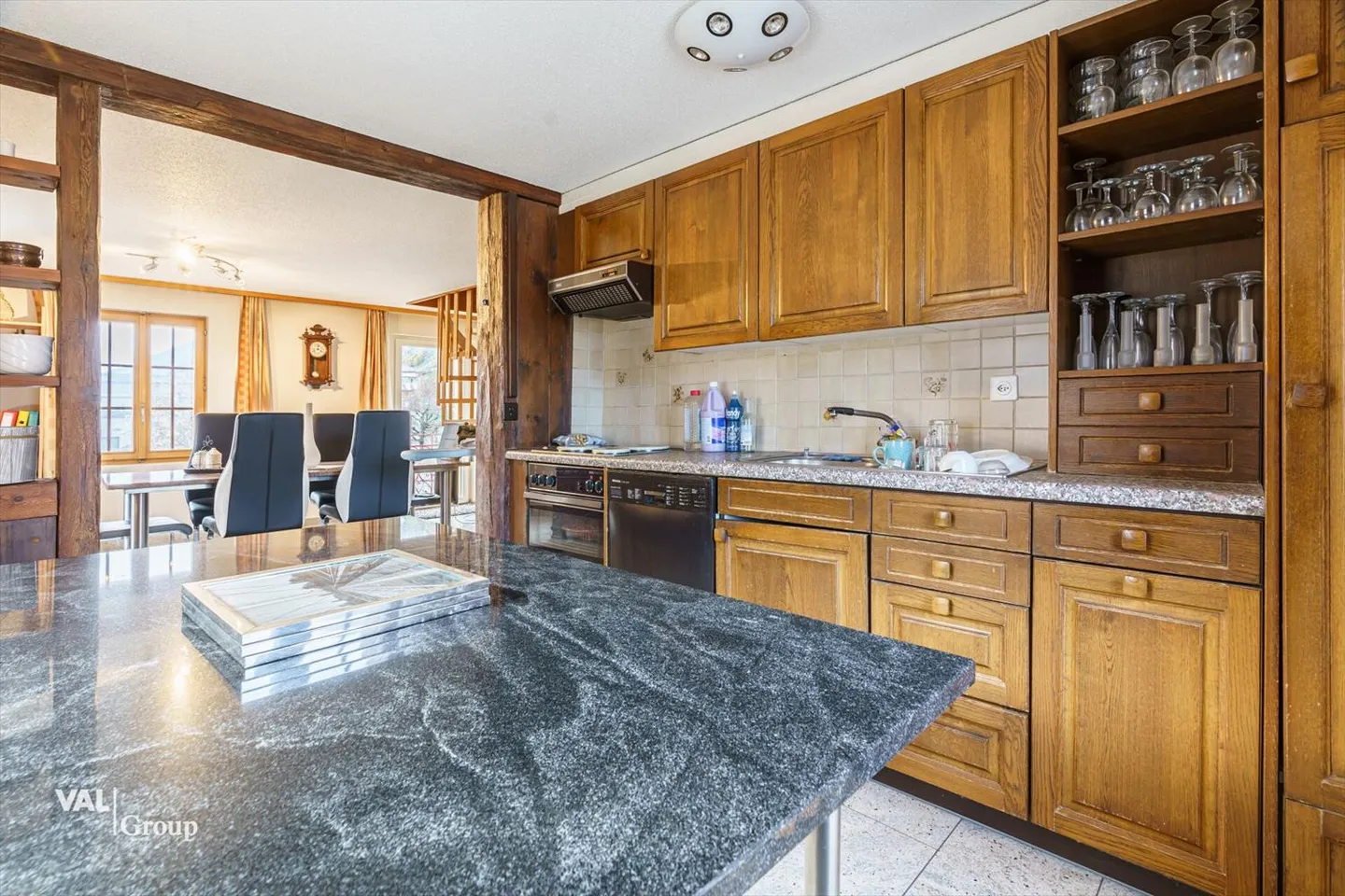 Ristorante molto centrale «Sport» e sopra un duplex di 4,5 stanze - Foto 2 di 13