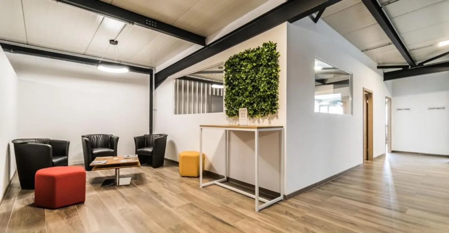 250 m2 Büros bereits möbliert und eingerichtet - Foto 1 von 9
