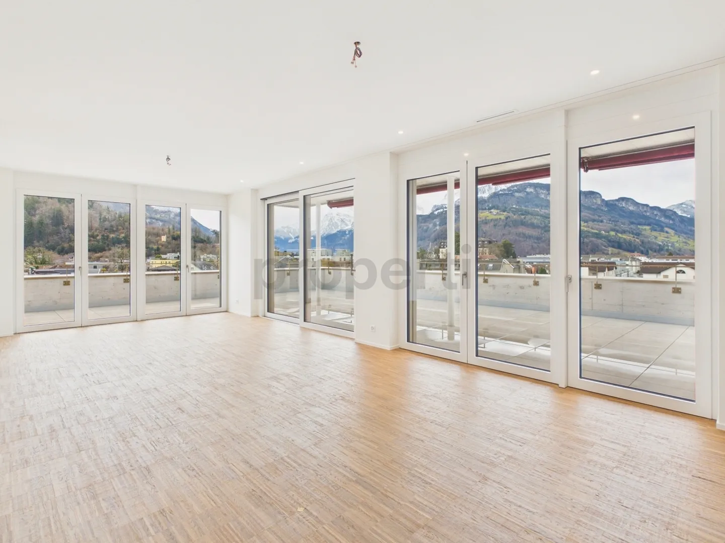 Moderne Attikawohnung mit Terrasse - Foto 2 von 13