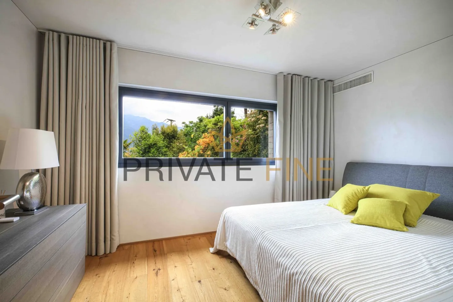 6.5 room designer villa with pool and unrestricted lake view (30) - Photo 9 of 18