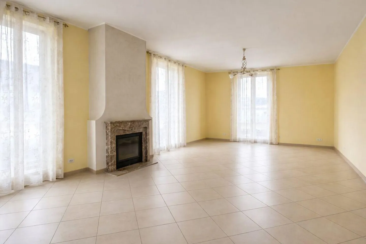Geräumiges Mehrfamilienhaus mit Garage in Balerna - Foto 3 von 13