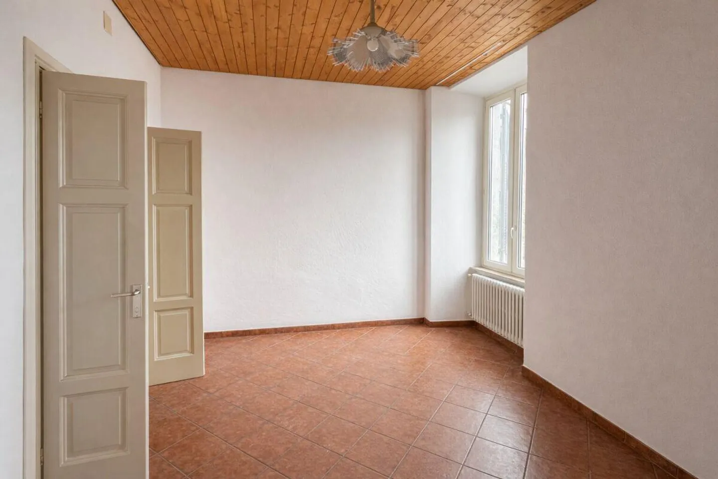 Geräumiges Mehrfamilienhaus mit Garage in Balerna - Foto 4 von 13