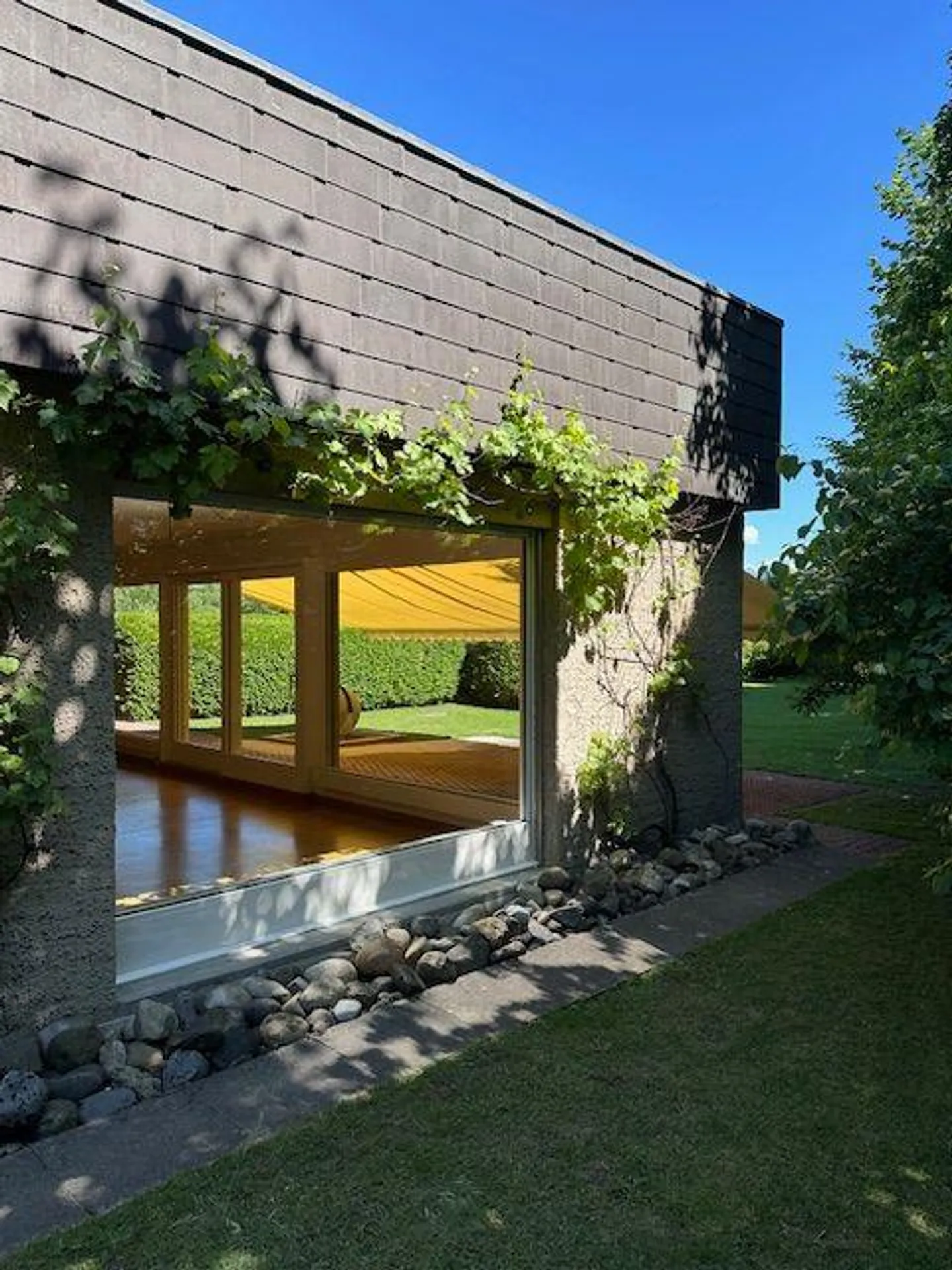 Grosses Reiheneckhaus mit Garten - Foto 2 von 15