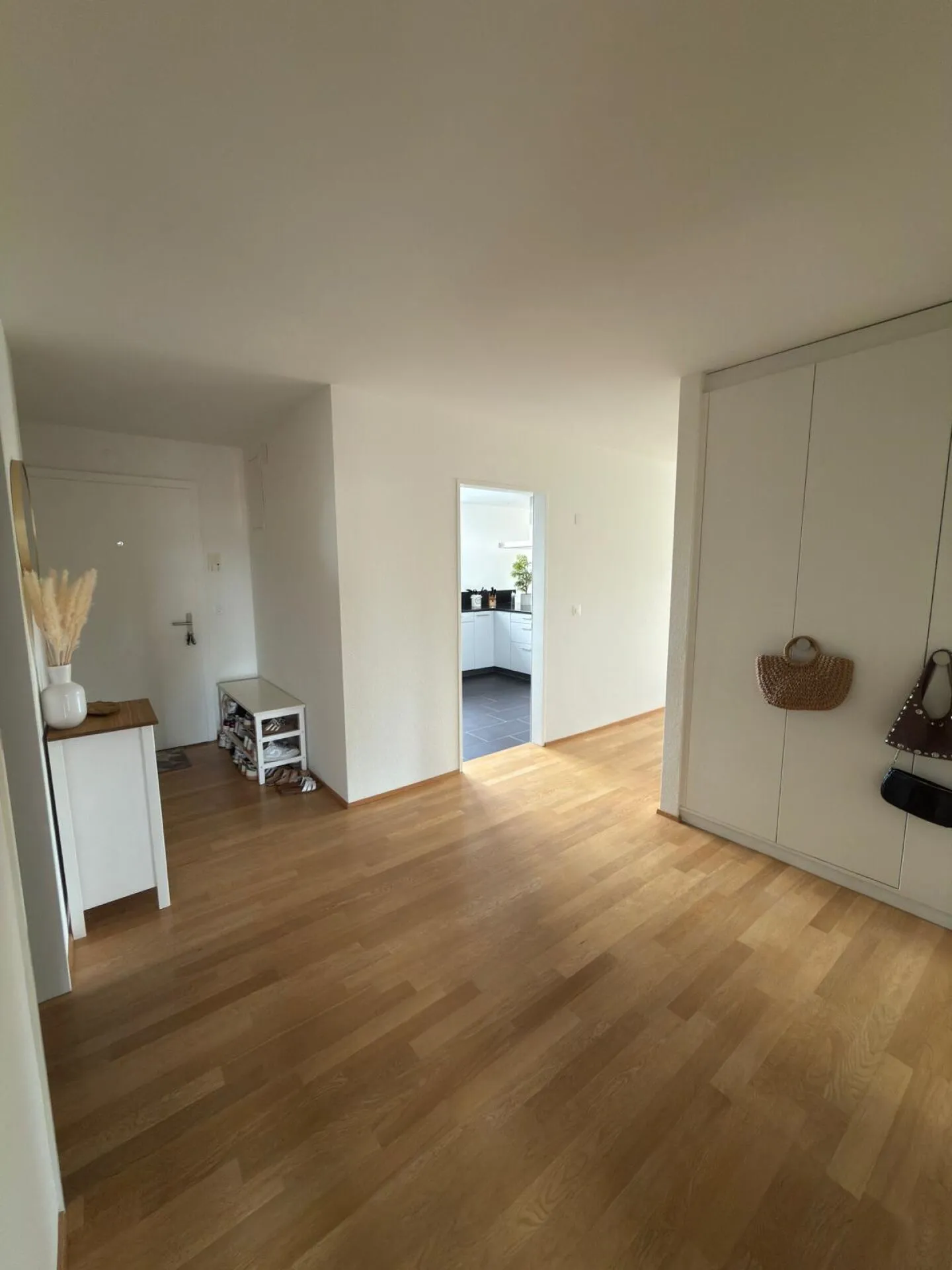 Grande appartement 3.5 pièces avec machine à laver/sèche-linge dans l'appartement - Photo 6 sur 8
