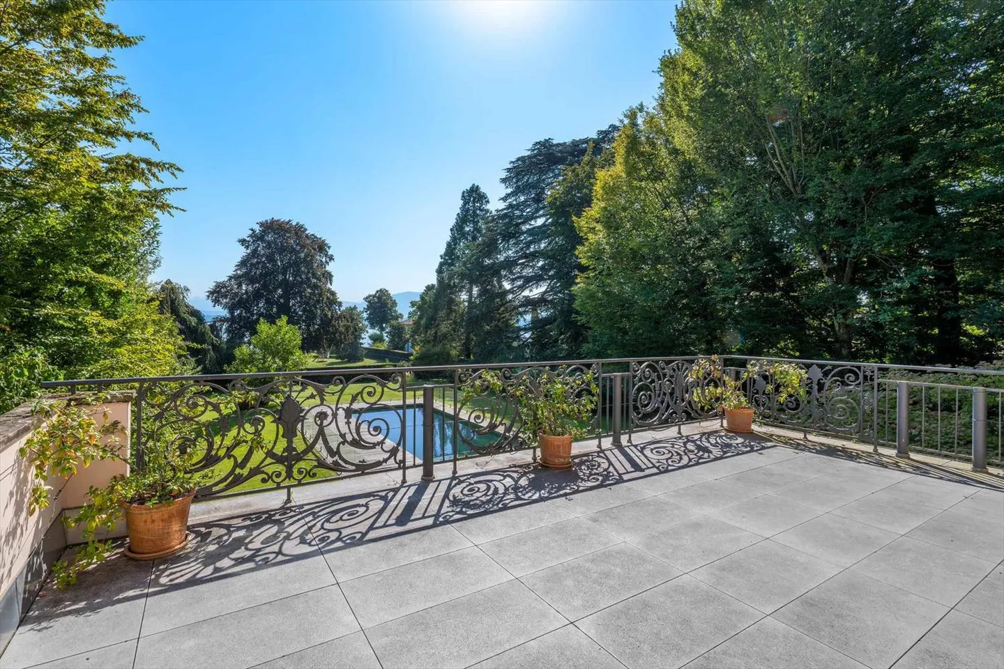 Exceptional property a stone's throw from Lake Geneva - Photo 2 of 13