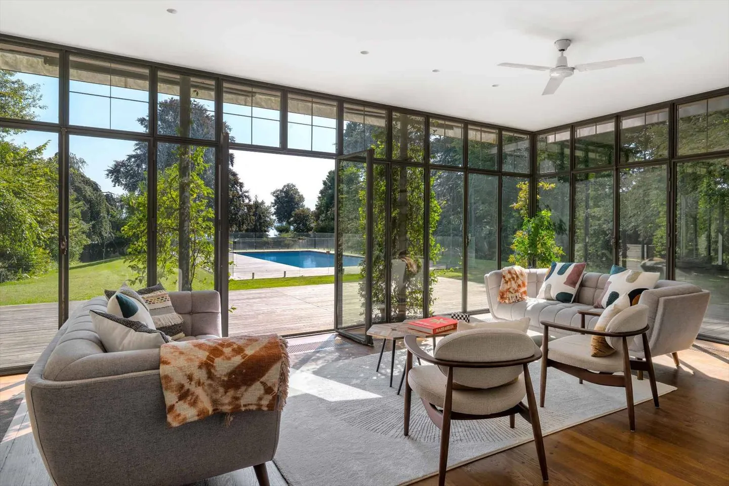 Exceptional property a stone's throw from Lake Geneva - Photo 3 of 13