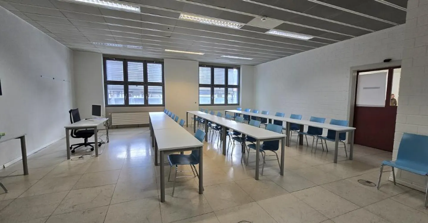 Bureau lumineux près du centre de Neuchâtel - Photo 3 sur 6