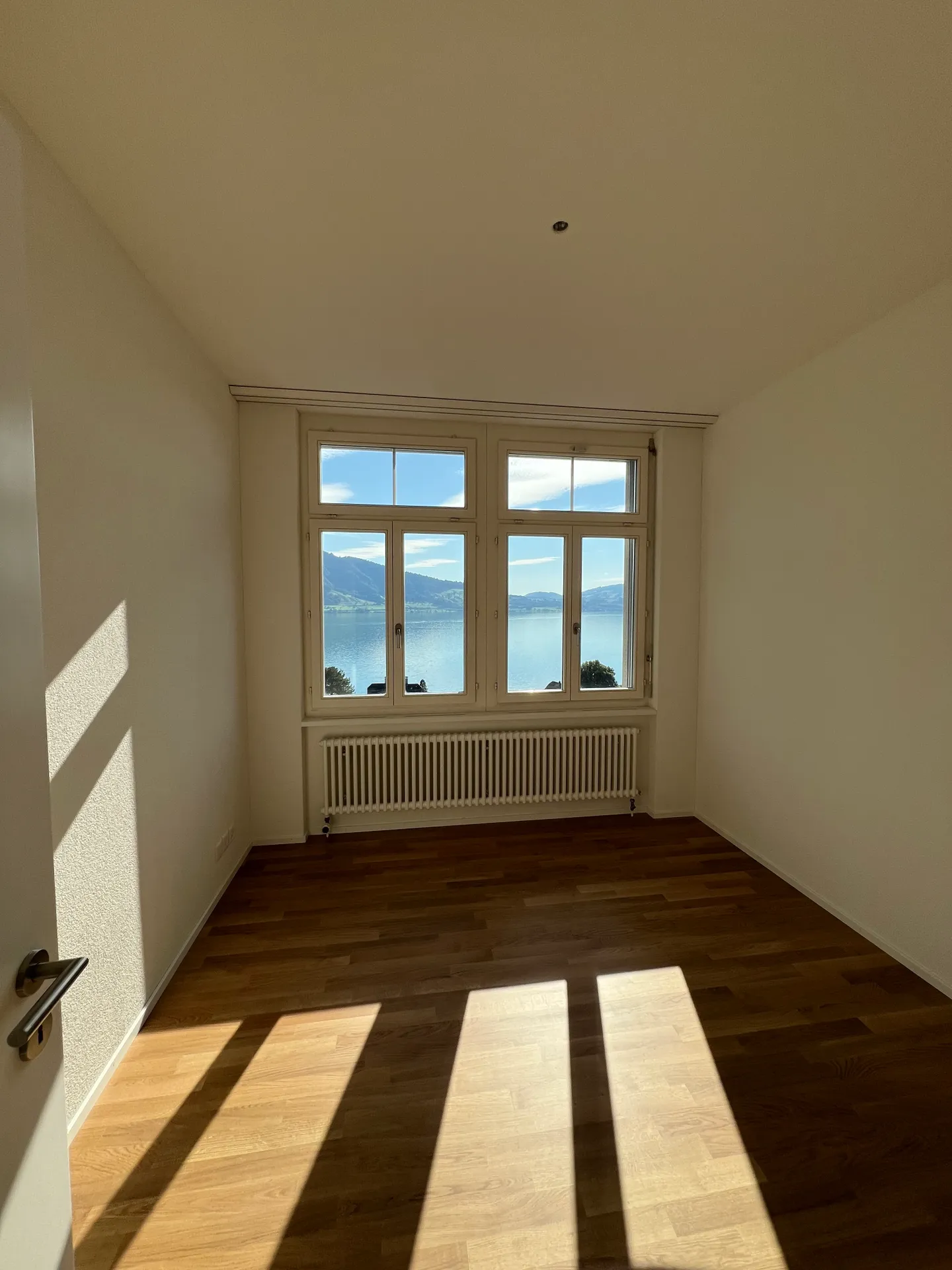 Casa a schiera di 5,5 stanze appena ristrutturata con vista lago non ostacolata - Foto 6 di 9