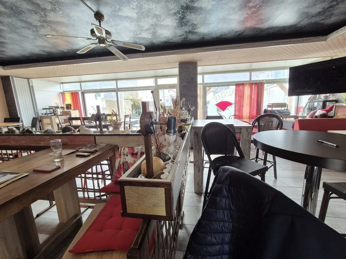 Café for rent - Photo 2 of 9