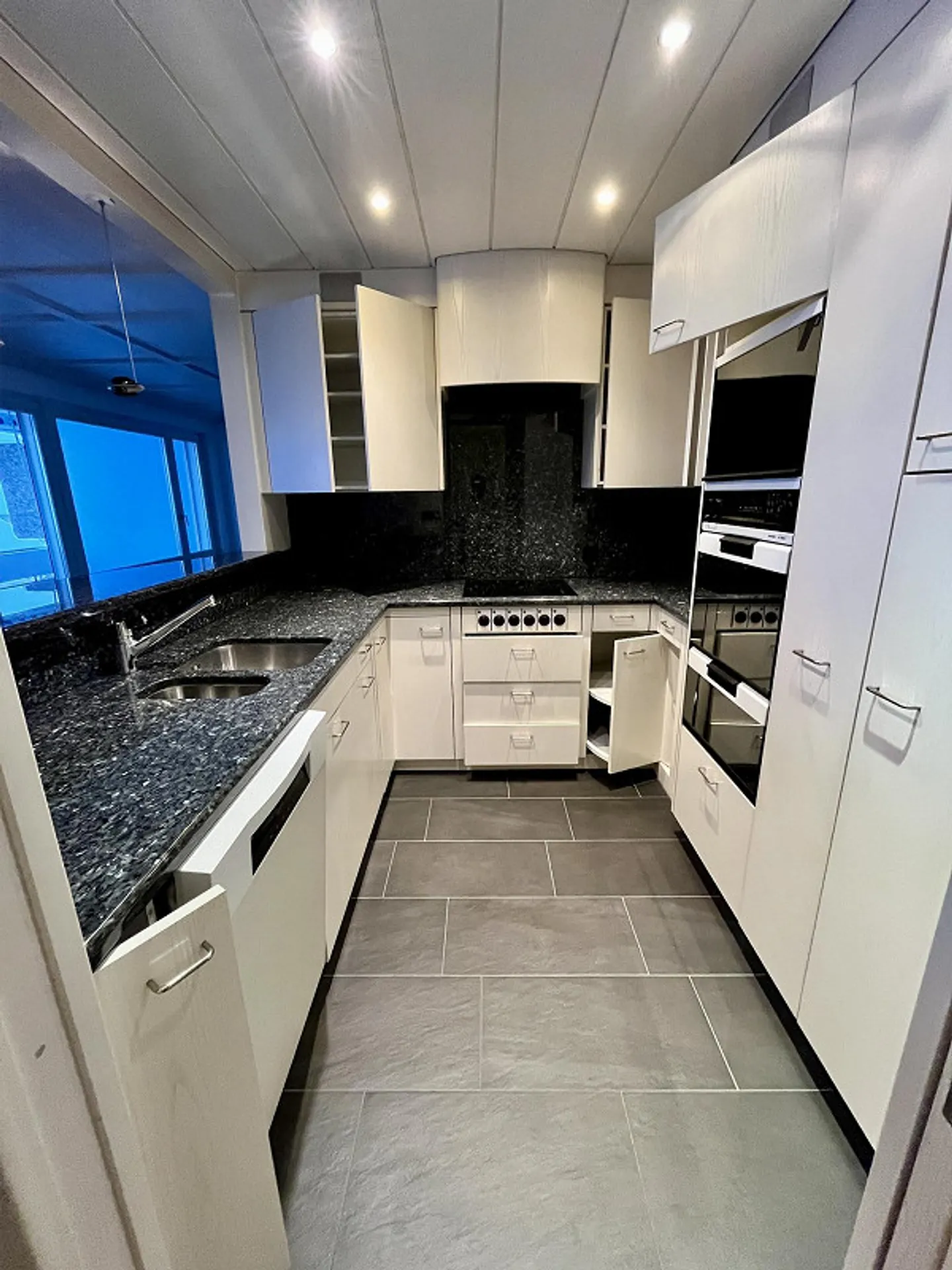 Appartamento attraente di 4,5 stanze con vista - Foto 2 di 17