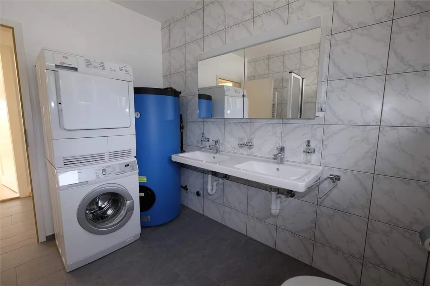 Appartement lumineux de 4,5 pièces - Photo 2 sur 11