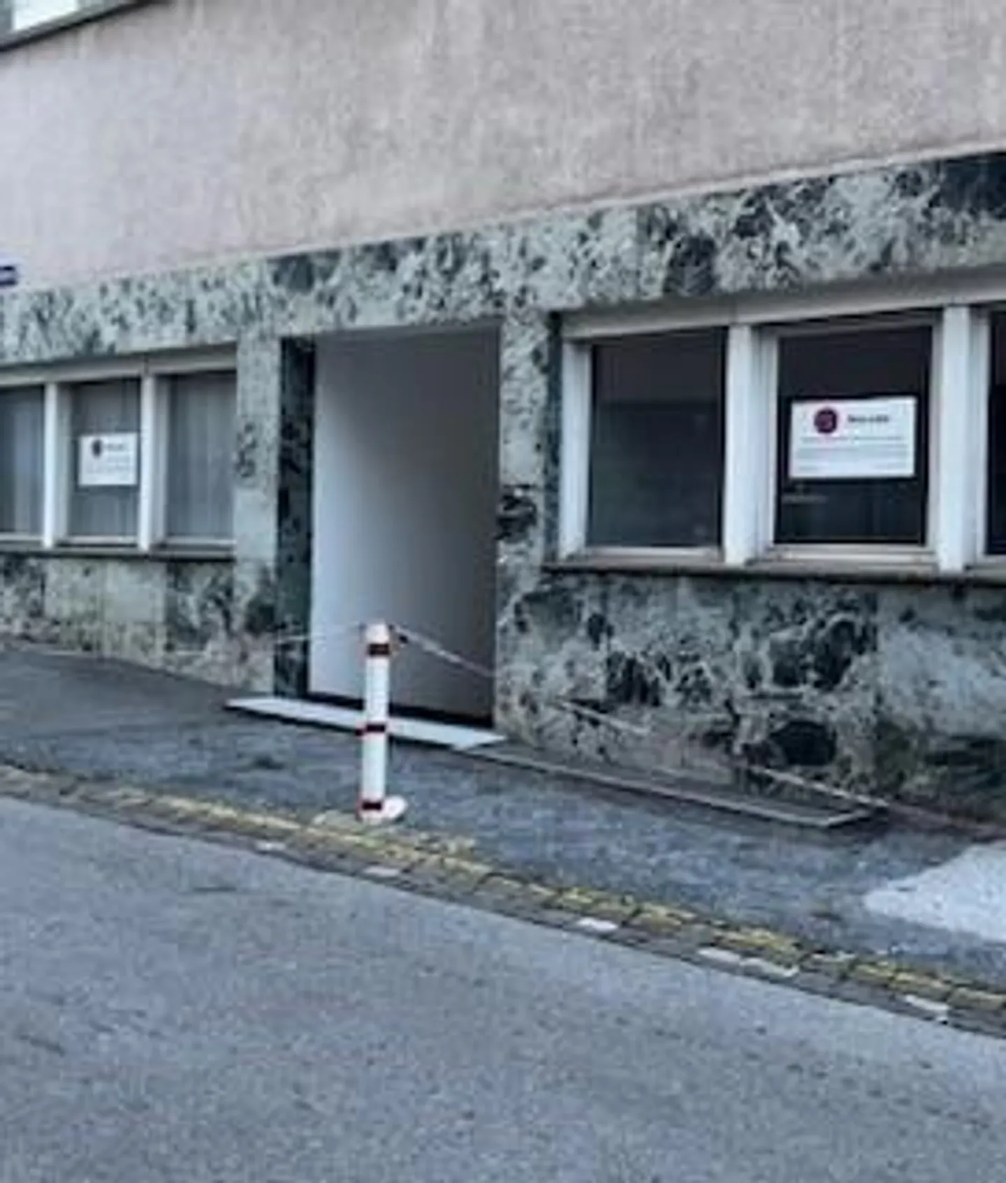 SPAZIO COMMERCIALE POLIVALENTE NEL CENTRO DI SIERRE - Foto 1 di 6