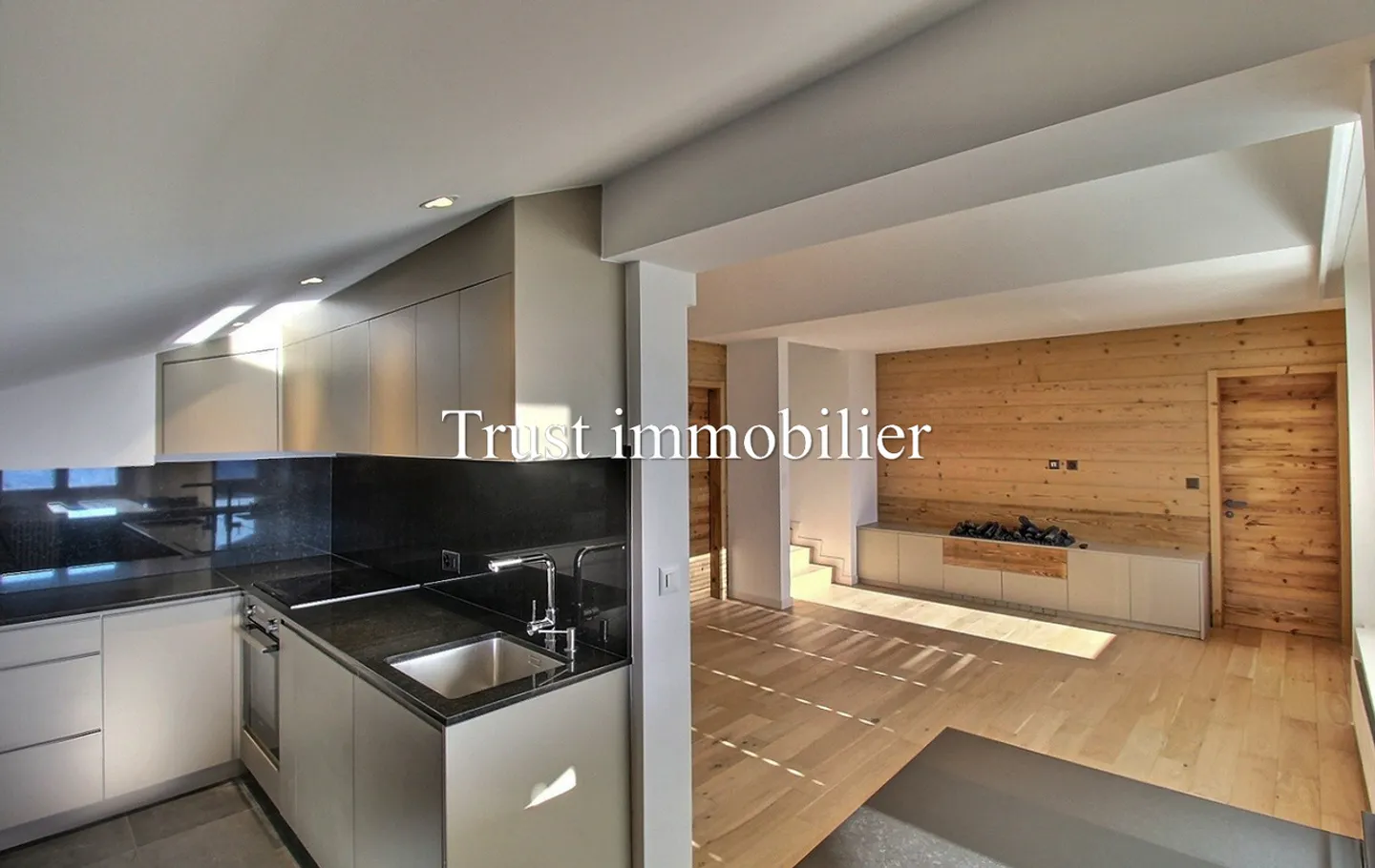 Dachgeschosswohnung in der Nähe des Zentrums von Montana - Foto 3 von 20