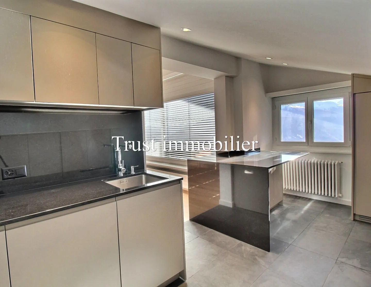 Dachgeschosswohnung in der Nähe des Zentrums von Montana - Foto 4 von 20