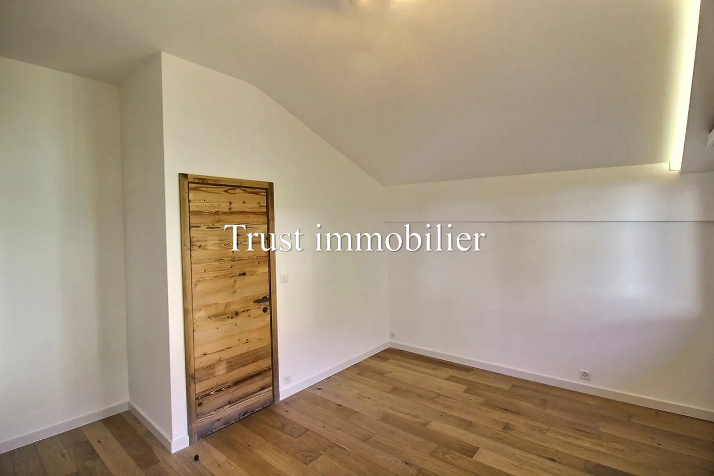 Dachgeschosswohnung in der Nähe des Zentrums von Montana - Foto 17 von 20