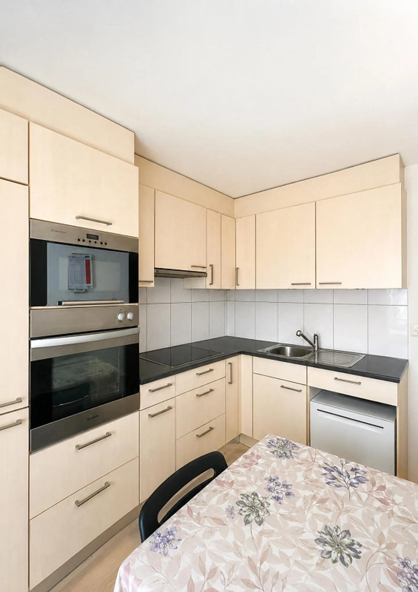 Bel appartement avec un grand potentiel dans un emplacement attrayant - Photo 2 sur 9