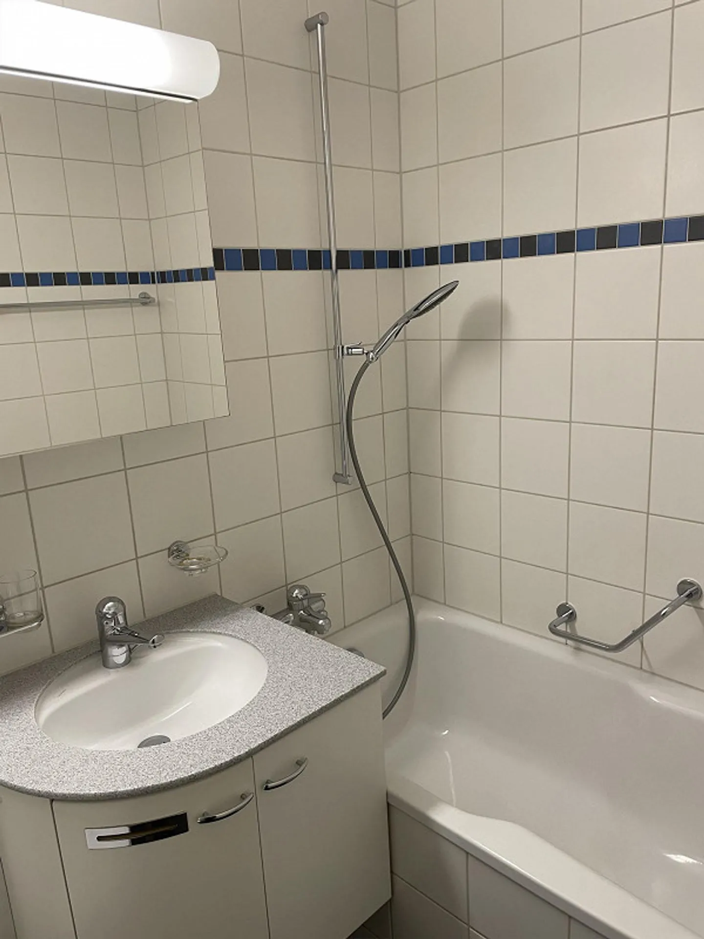 Top renovated - Aare & train station at your doorstep - WELCOME! - Photo 8 of 8