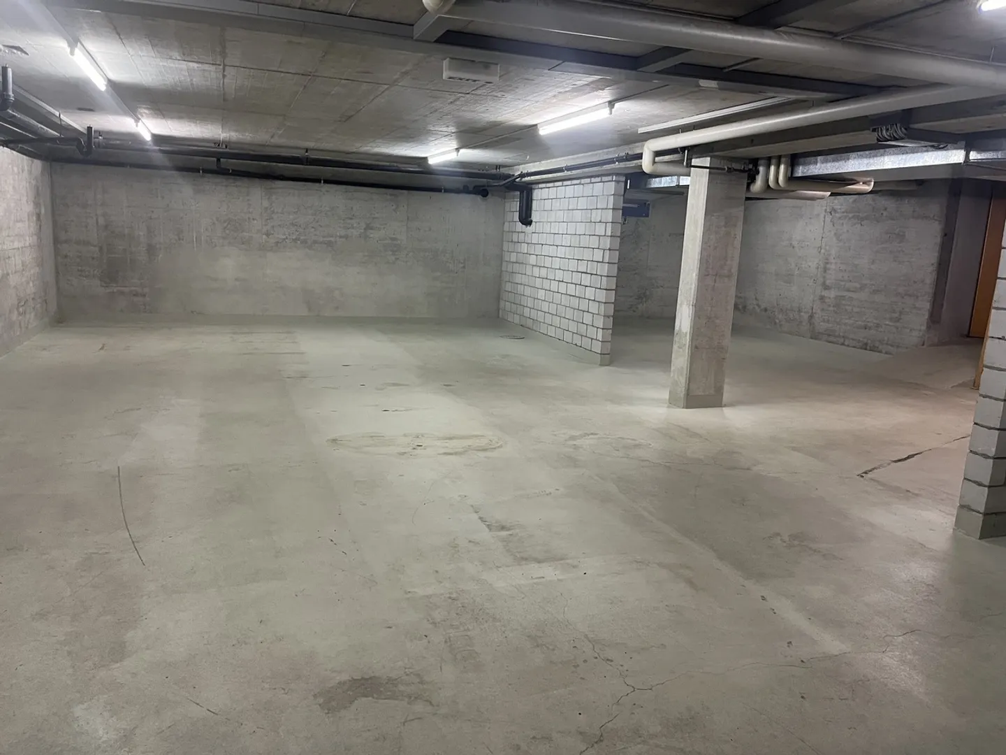 Espace de stockage / salle de loisirs au sous-sol - Photo 4 sur 4