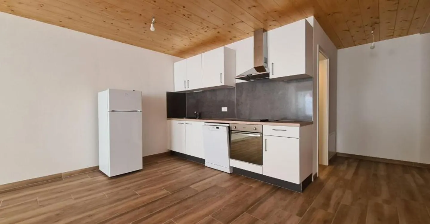 Rental building - Photo 2 of 12