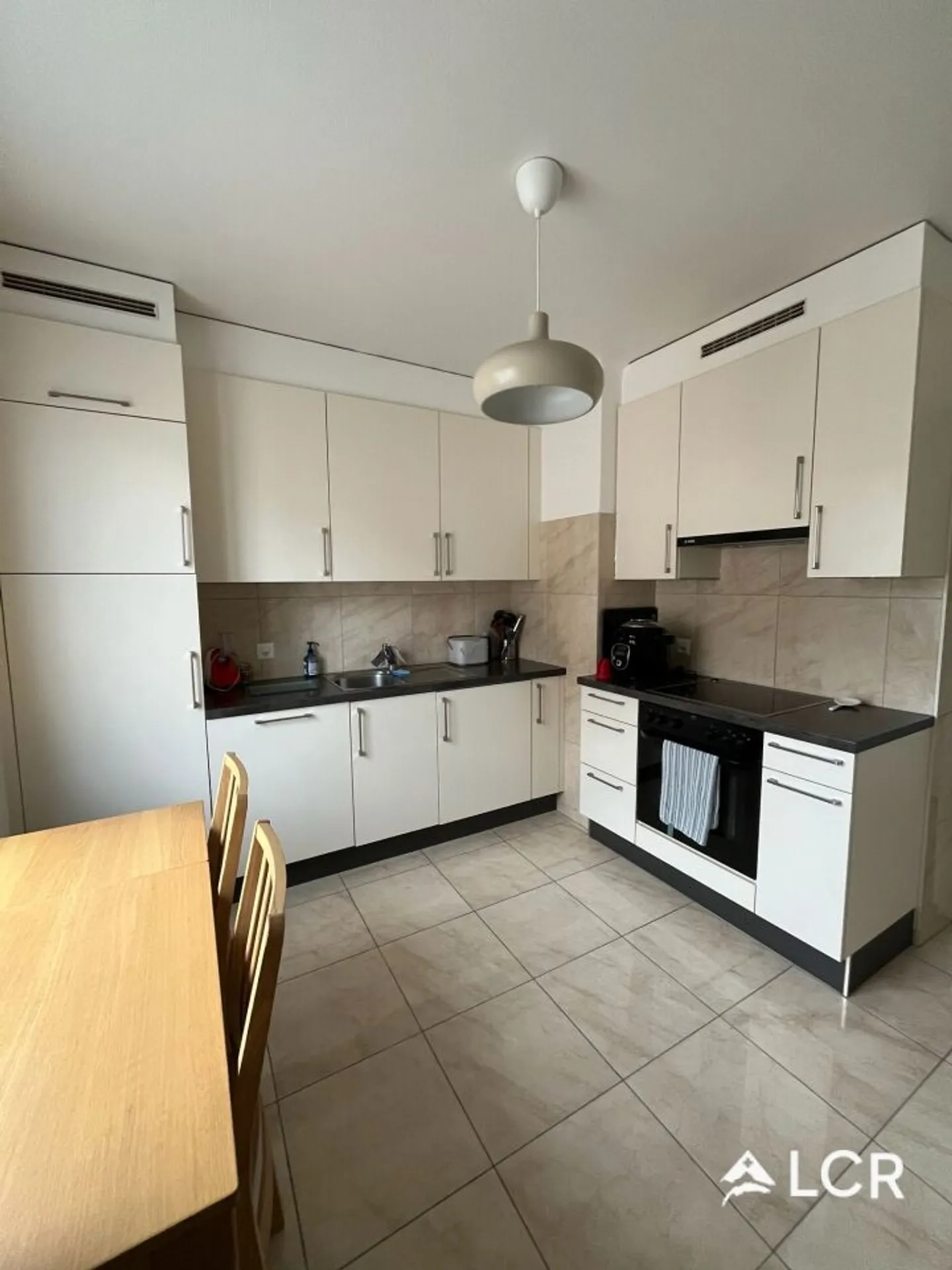 Beautiful 2.5 room apartment in Lausanne / 1 bedroom / 1 bathroom / 1 balcony / Valency park - Photo 3 of 13