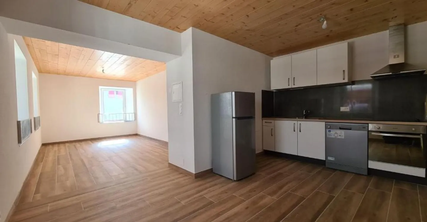 Rental building - Photo 3 of 12