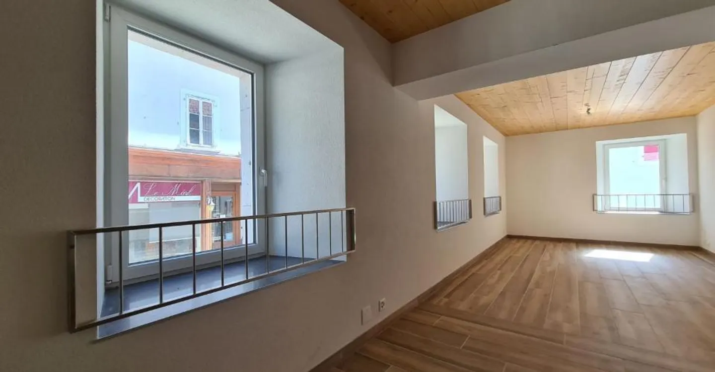 Rental building - Photo 8 of 12