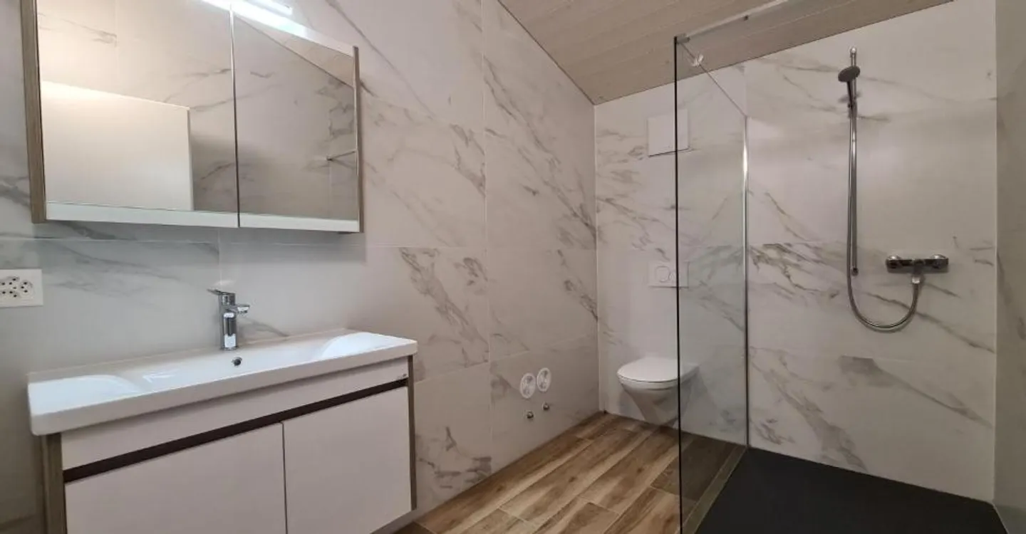 Rental building - Photo 10 of 12
