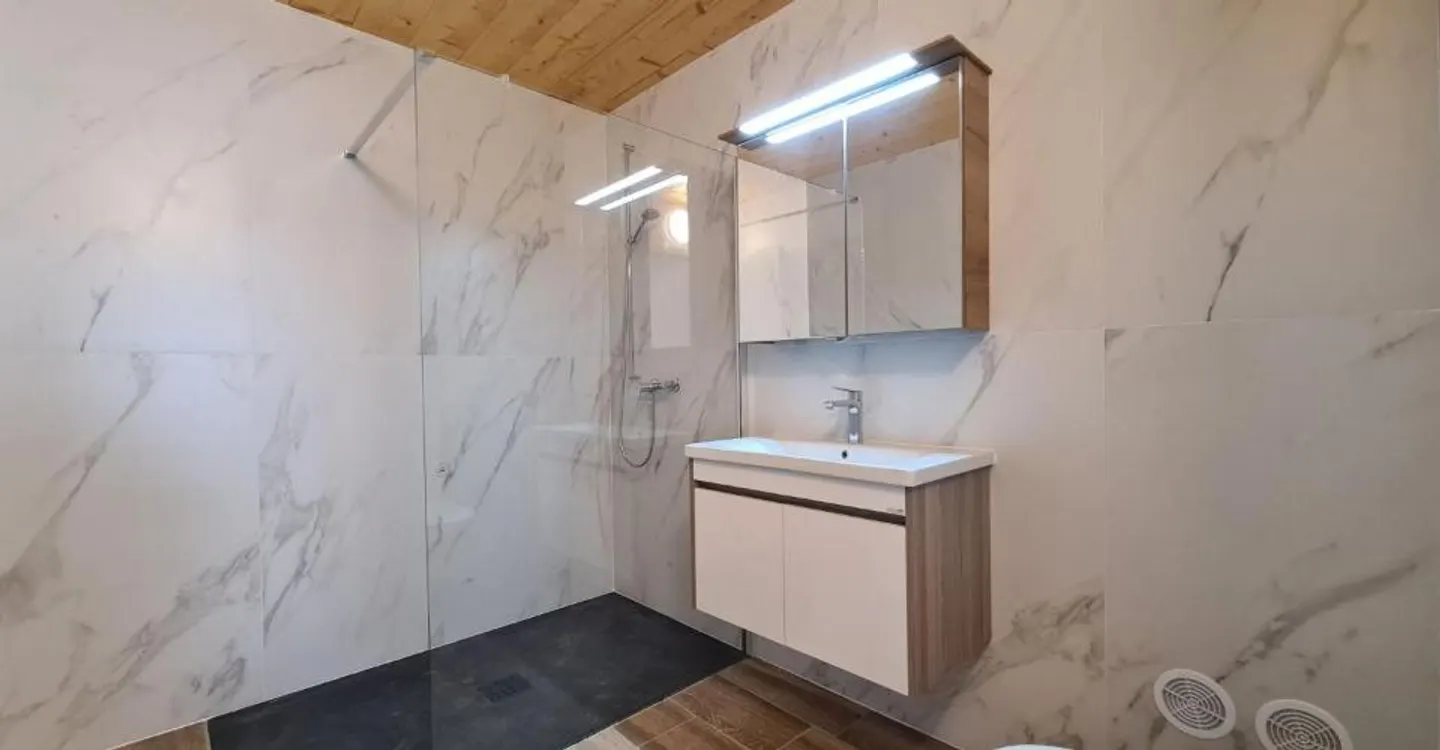 Rental building - Photo 11 of 12