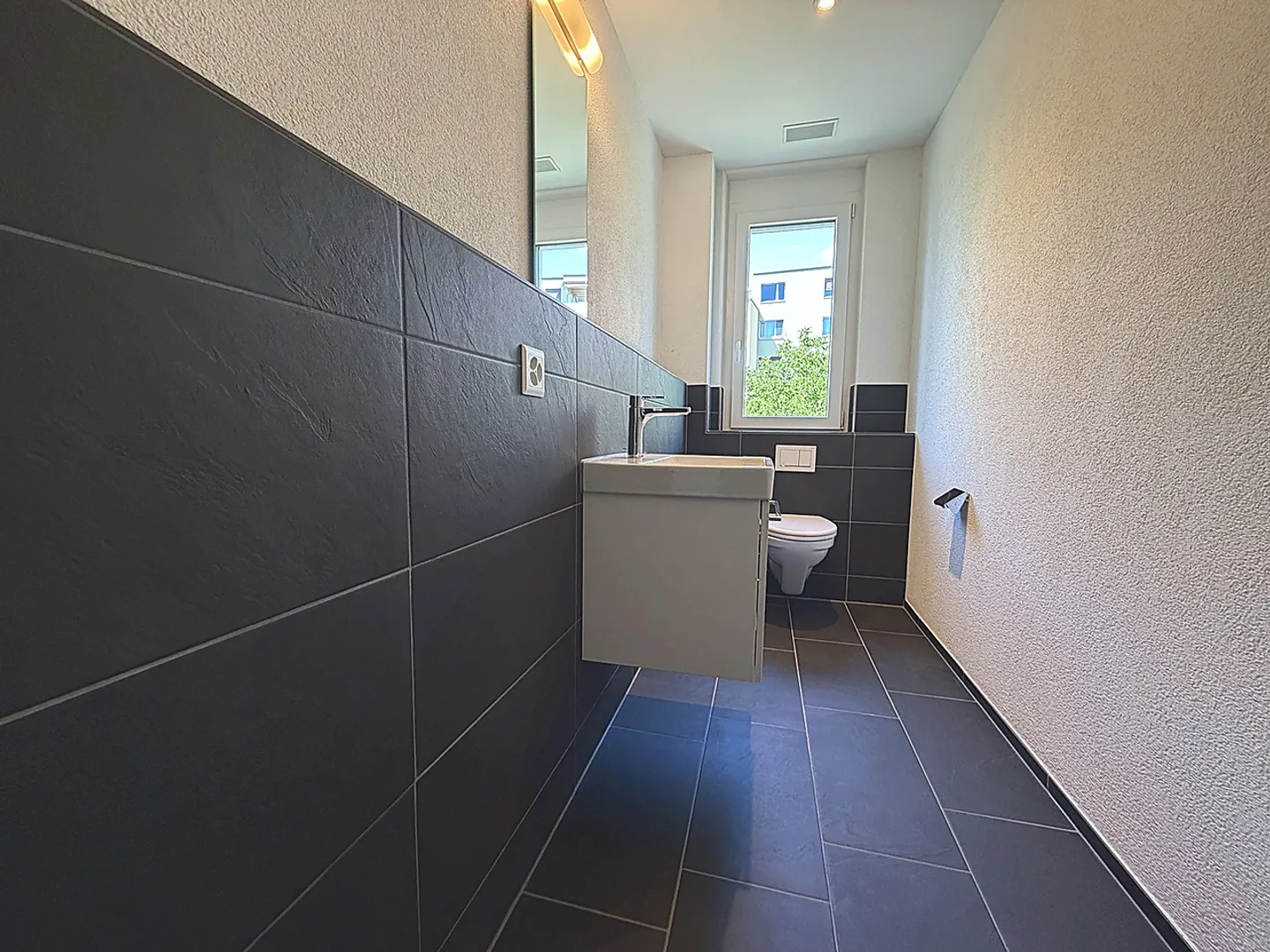 Spacious new apartment with breathtaking views - Photo 9 of 12