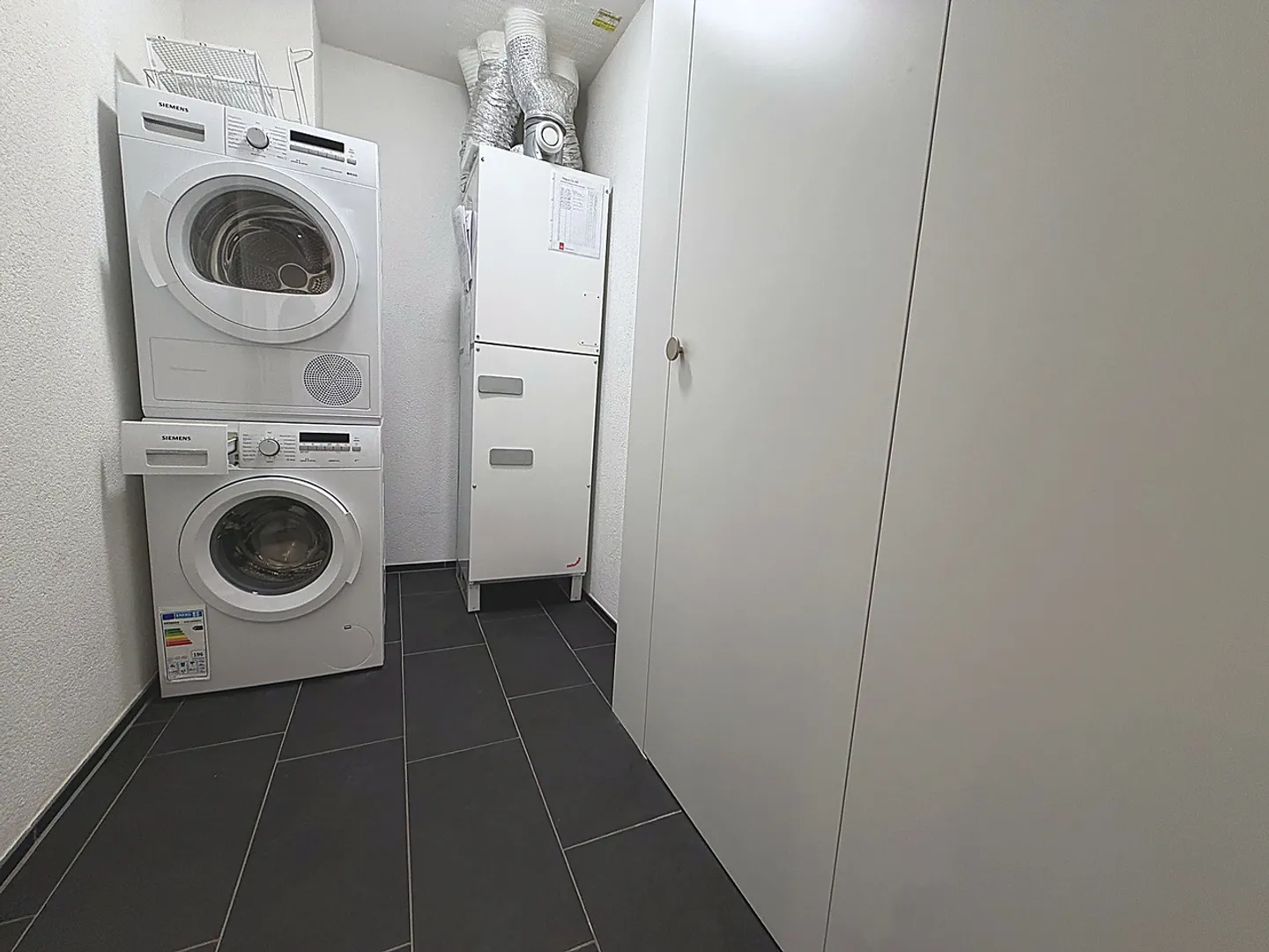 Spacious new apartment with breathtaking views - Photo 11 of 12