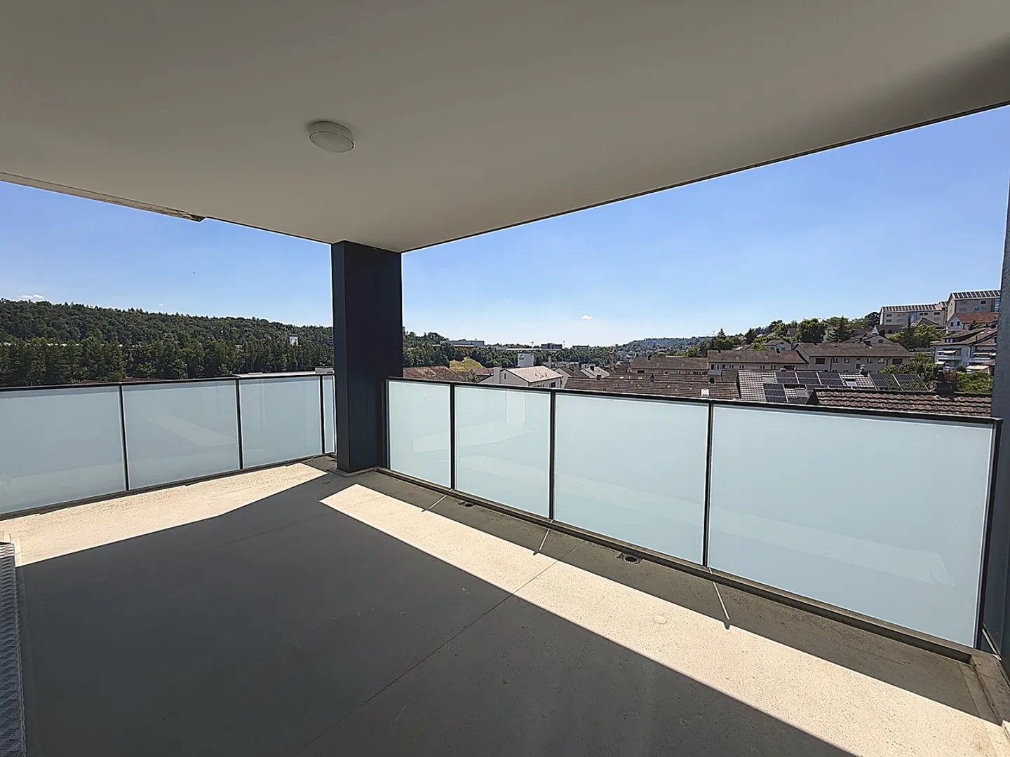 Spacious new apartment with breathtaking views - Photo 12 of 12