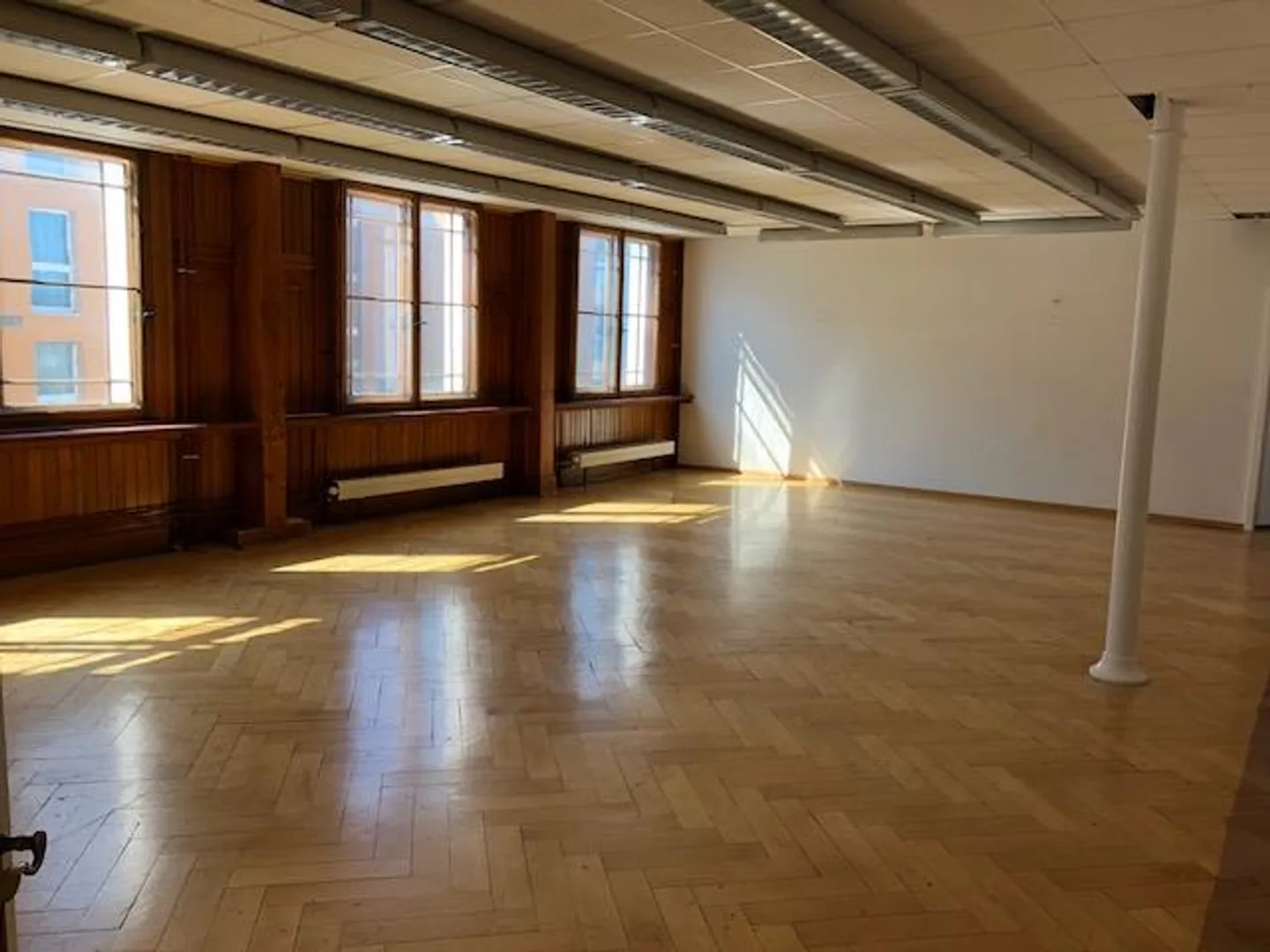 Heller Gewerberaum zu Vermieten - Foto 2 von 3