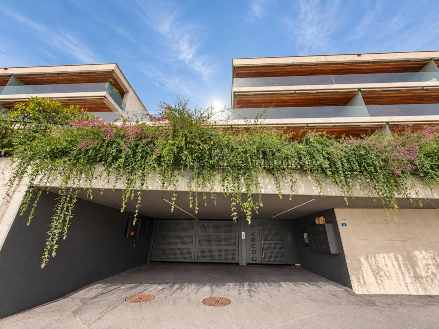 CANOBBIO - 4.5-ROOM APARTMENT, HIGH-QUALITY EQUIPMENT, TERRACE WITH LAKE VIEW AND PRIVATE GARDEN IN A UNIQUE SOLUTION - Photo 17 of 17