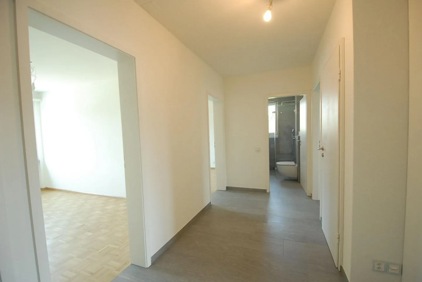 Bright 4-room apartment with large balcony in Oberwil for sale - Photo 8 of 13
