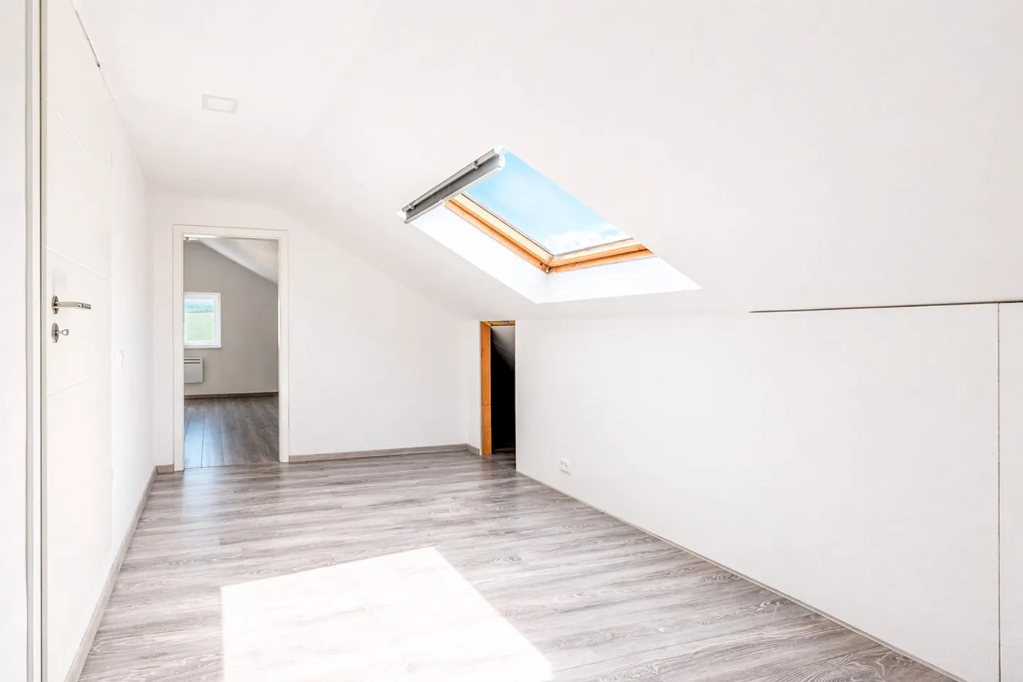 Villa consisting of two apartments, including a beautiful garden - Photo 9 of 13