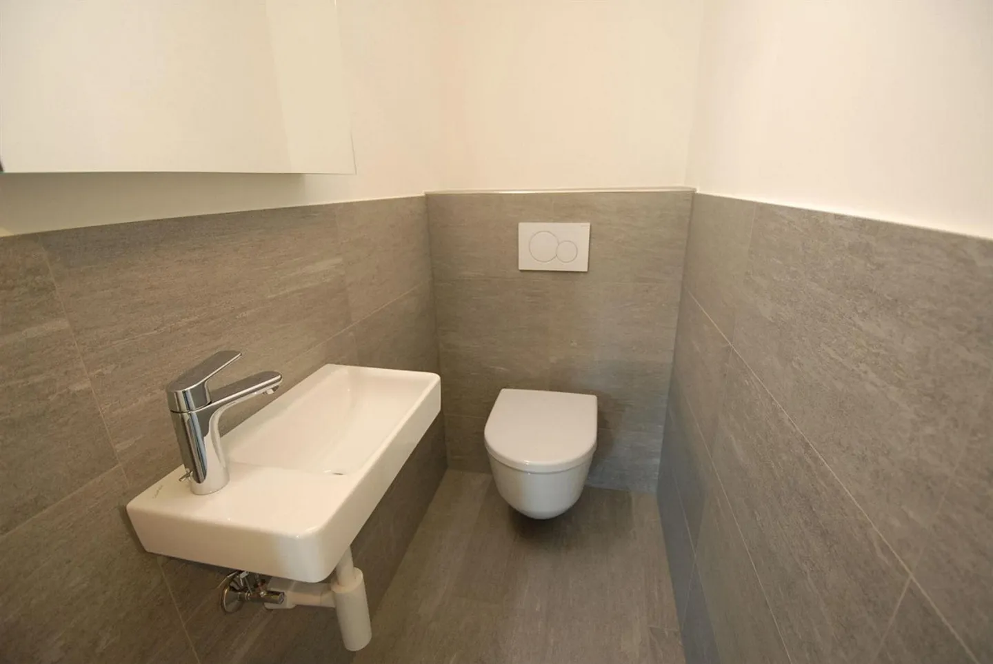 Bright 4-room apartment with large balcony in Oberwil for sale - Photo 13 of 13
