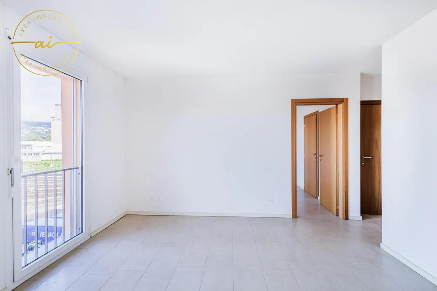 HELLER PENTHOUSE MIT 5 ZIMMERN UND GROSSER TERRASSE IN CHIASSO - Foto 5 von 13