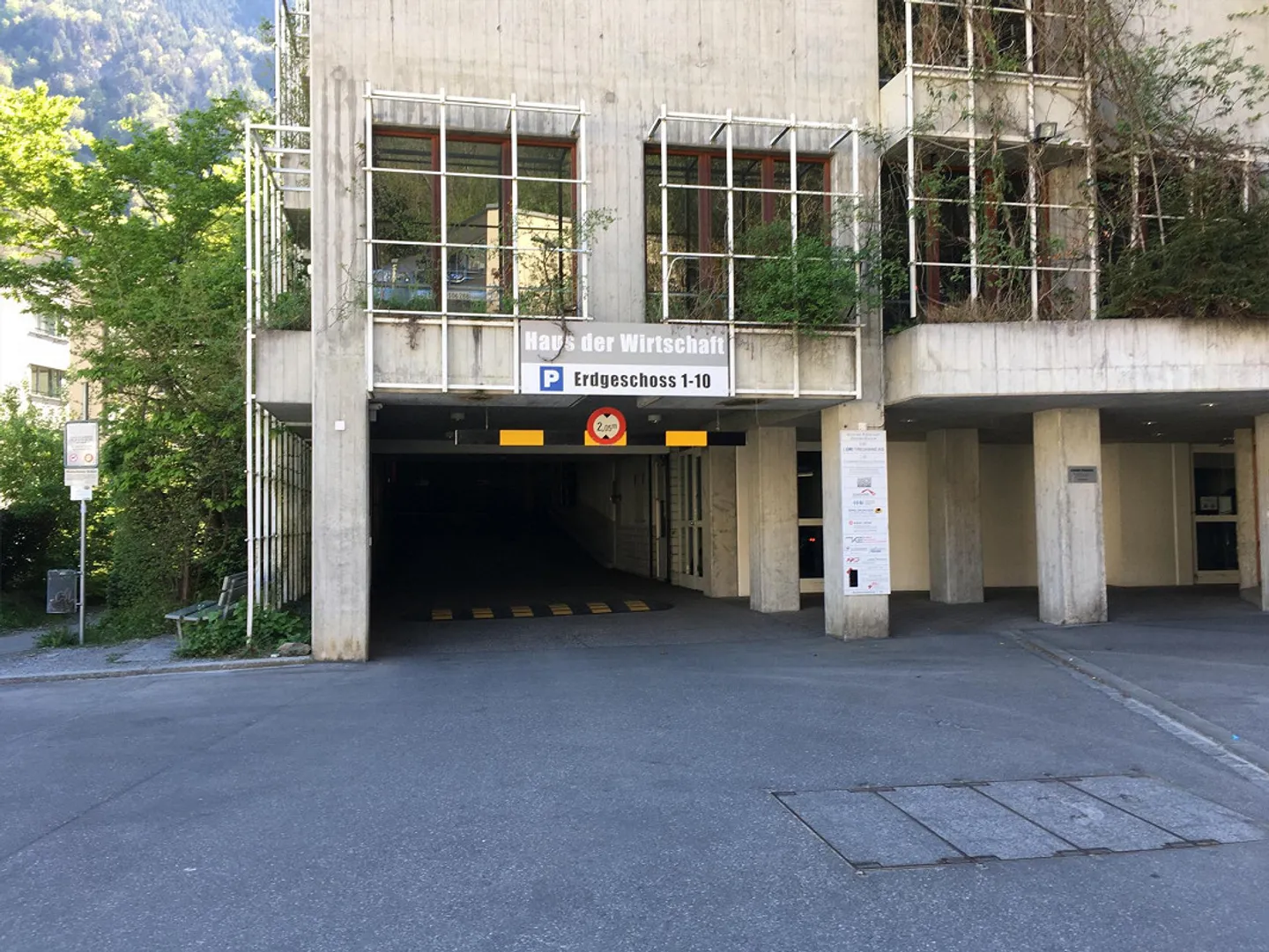 Parking space in parking garage, 3 minutes walk from the old town in Chur - Photo 2 of 2