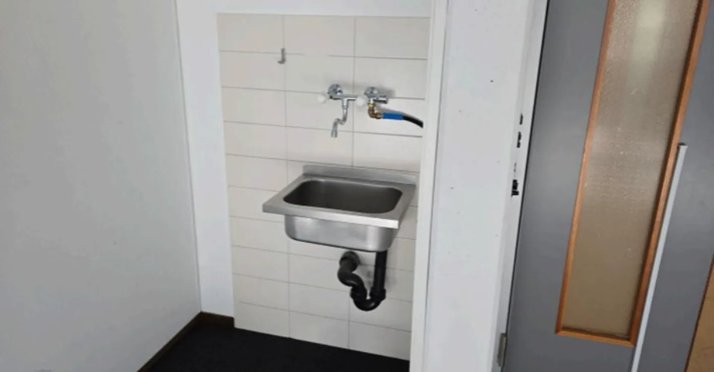 96m2 - Ufficio vicino al centro di Neuchâtel - Foto 3 di 7