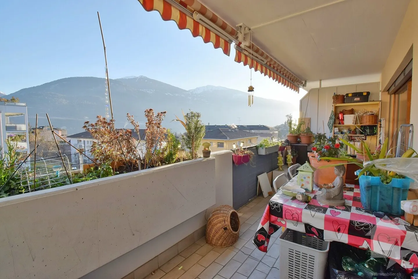 Luminoso appartamento ristrutturato di 3,5 locali con un posto auto interno - Foto 1 di 11