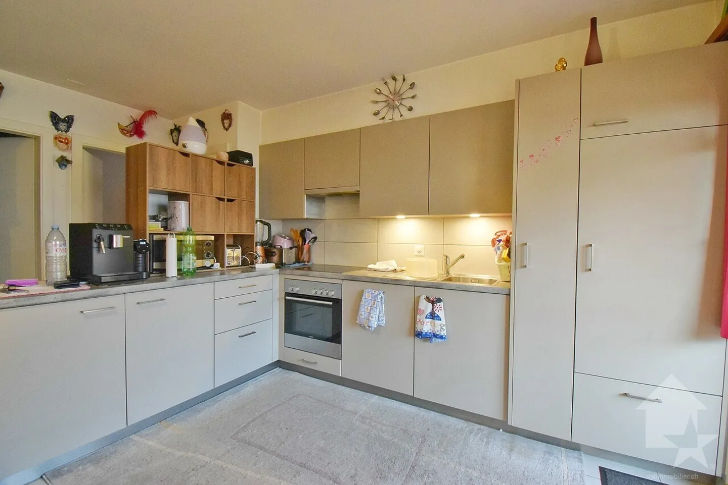 Luminoso appartamento ristrutturato di 3,5 locali con un posto auto interno - Foto 3 di 11